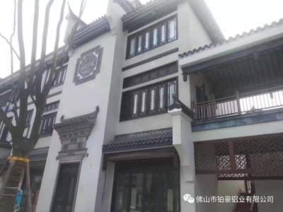 鉑豪鋁業仿古窗工程案例——湖北洪湖龍街
